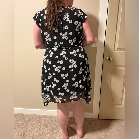 Reitmans Black and White Floral Mini Dress⭐️ - Picture 2 of 5